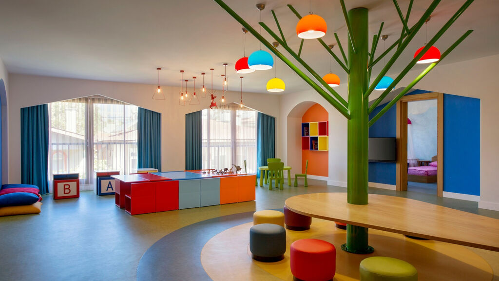 Acanthus & Cennet Barut Collection