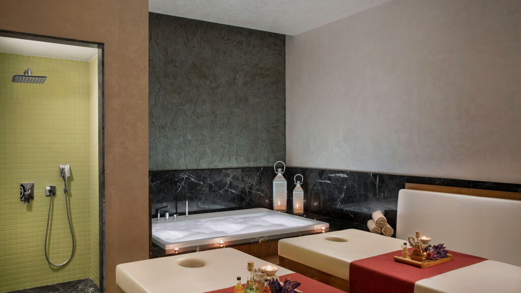 Acanthus & Cennet Barut Collection