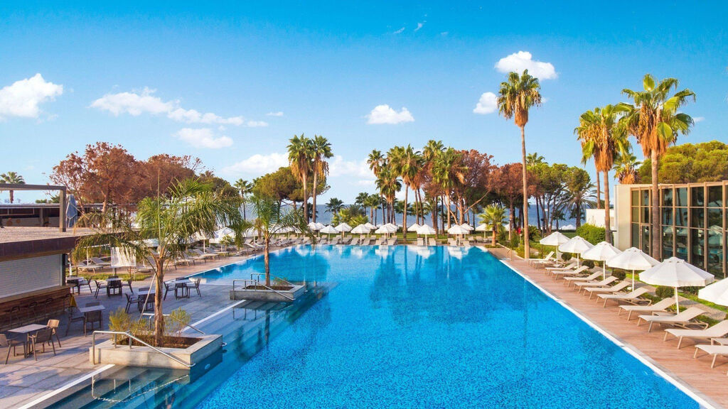 Acanthus Cennet Barut Collection