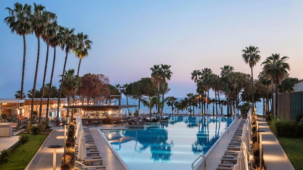 Acanthus Cennet Barut Collection