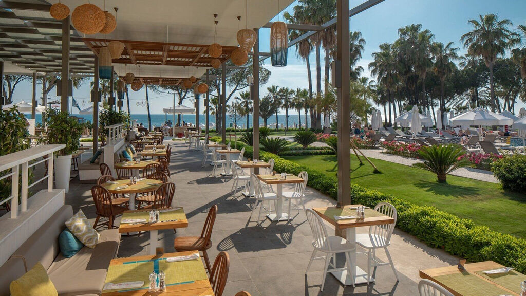 Acanthus Cennet Barut Collection