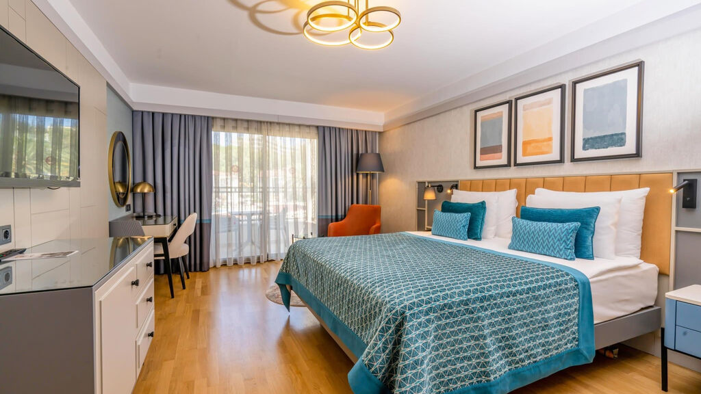 Arum Barut Collection