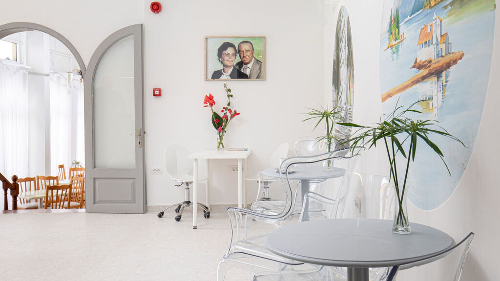 Bella Vista Beach Hotel & Studios