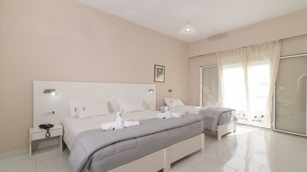 Belussi Beach Hotel & Suites