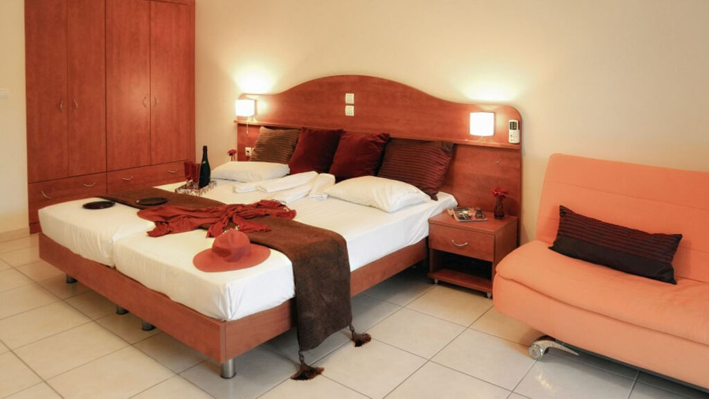 Belussi Beach Hotel & Suites
