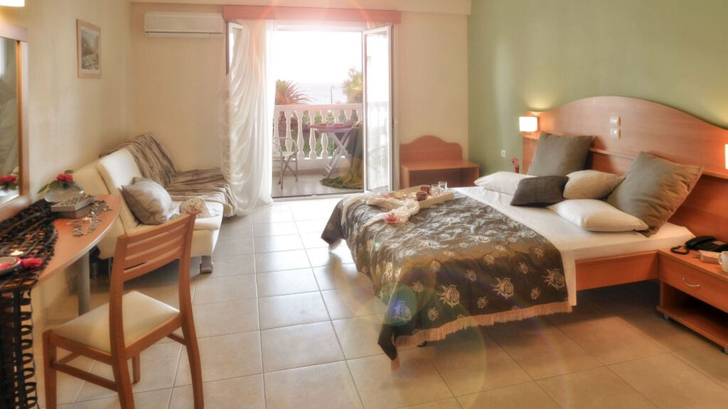 Belussi Beach Hotel & Suites