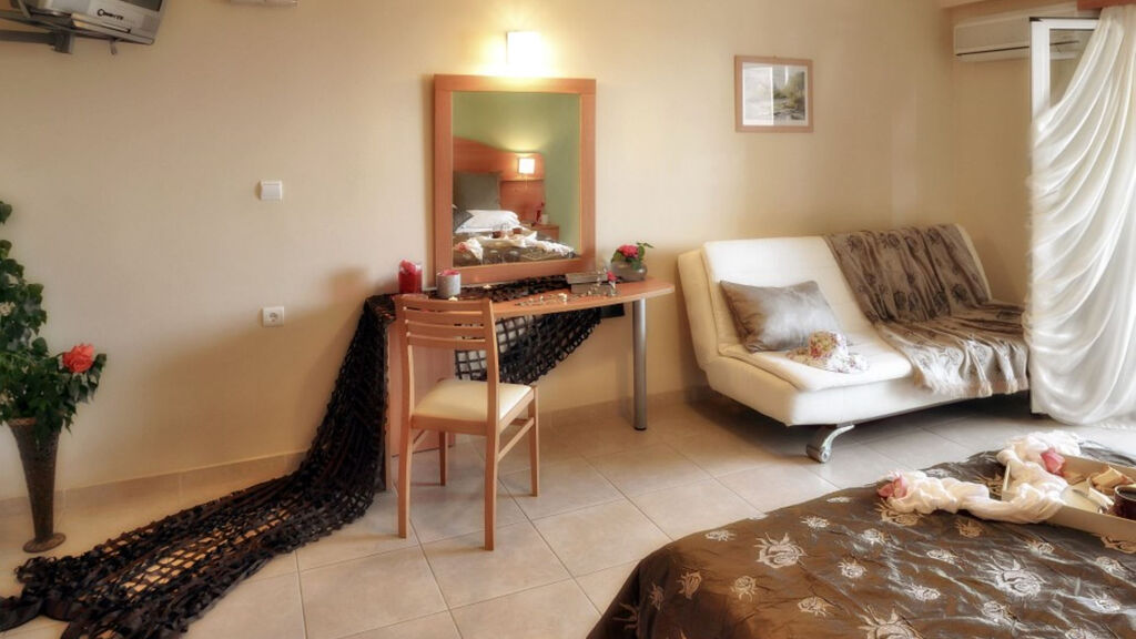 Belussi Beach Hotel & Suites