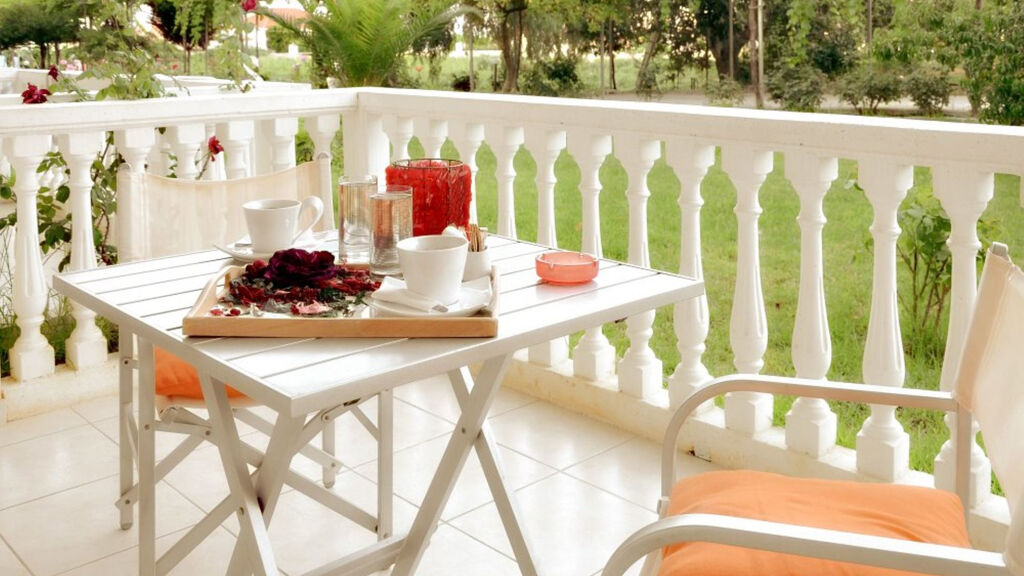 Belussi Beach Hotel & Suites