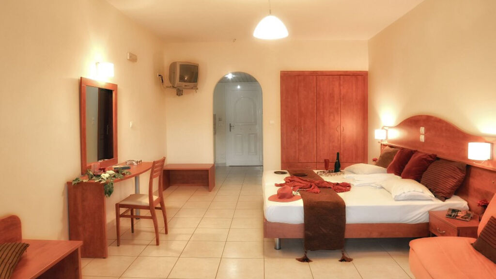 Belussi Beach Hotel & Suites