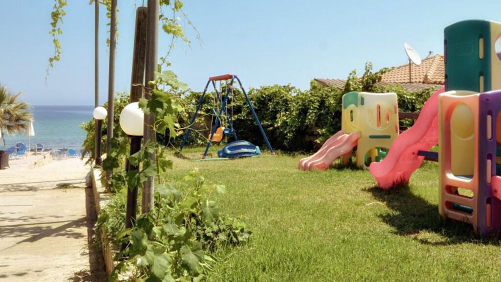 Belussi Beach Hotel & Suites