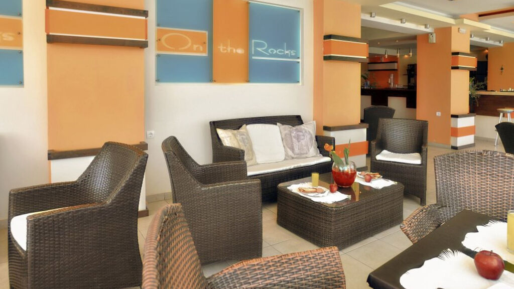 Belussi Beach Hotel & Suites