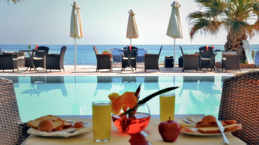 Belussi Beach Hotel & Suites