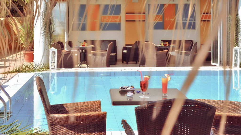 Belussi Beach Hotel & Suites