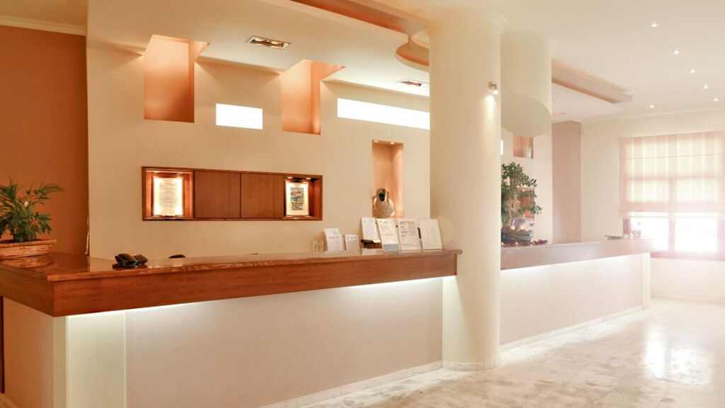 Belussi Beach Hotel & Suites