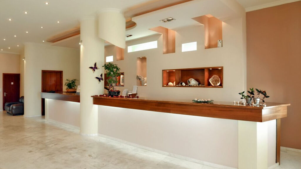 Belussi Beach Hotel & Suites