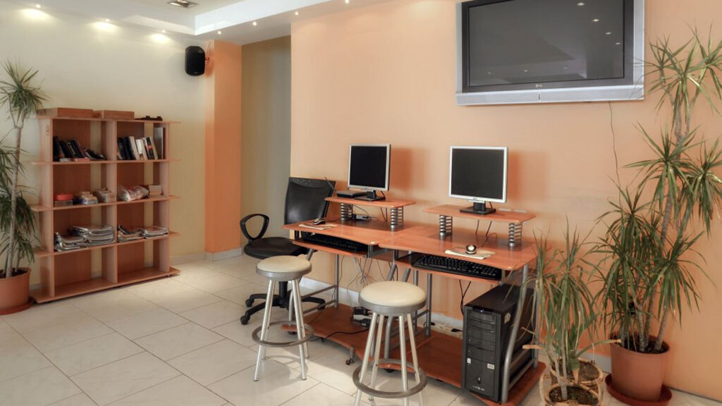 Belussi Beach Hotel & Suites