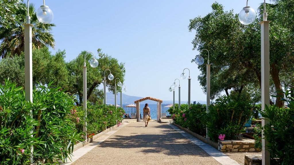 Calamos Beach Family Club