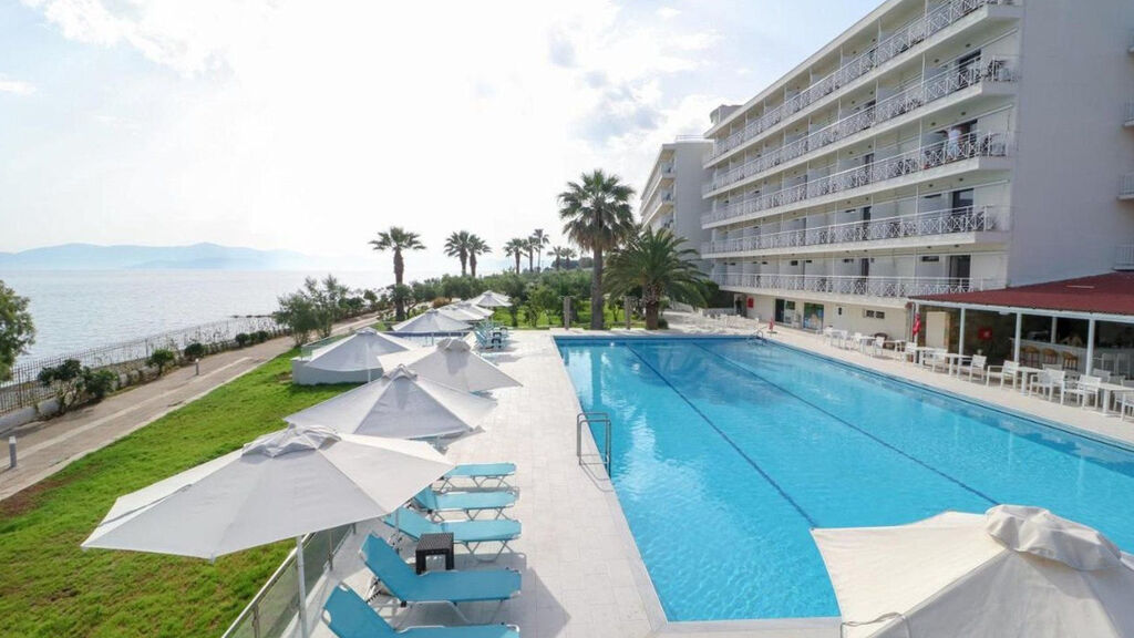 Calamos Beach Family Club