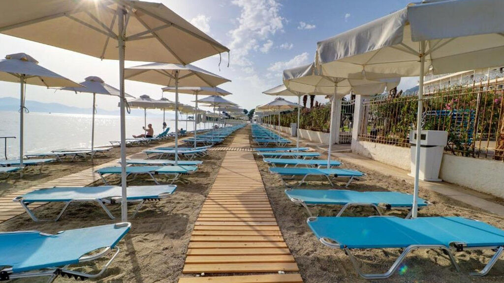 Calamos Beach Family Club