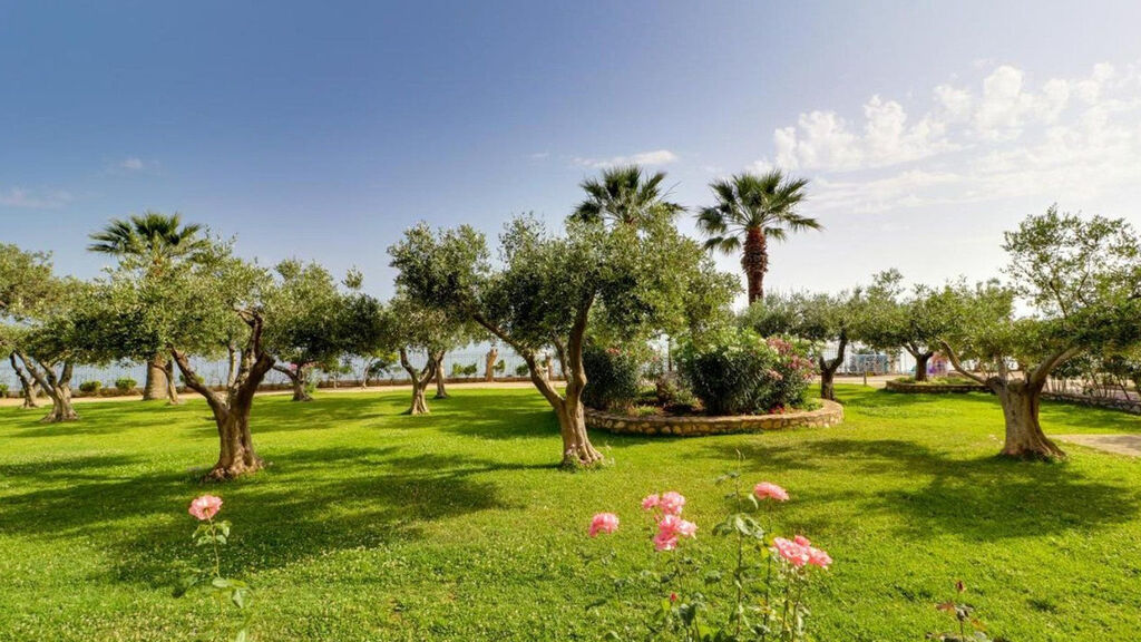 Calamos Beach Family Club