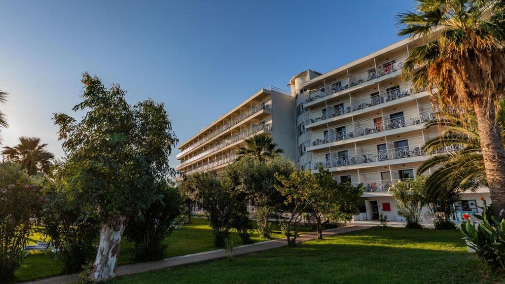 Calamos Beach Family Club