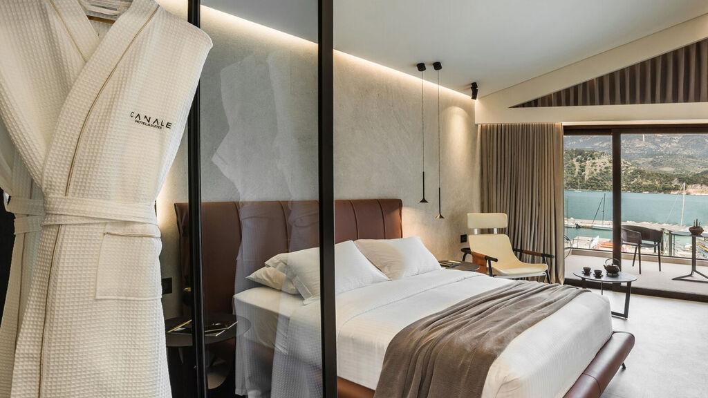 Canale Hotel & Suites