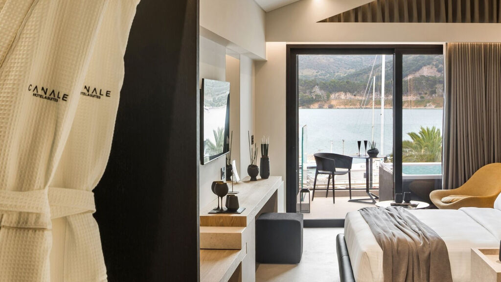 Canale Hotel & Suites