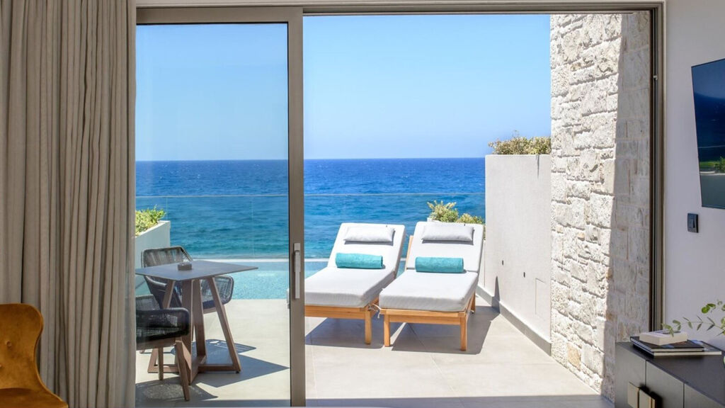 Castello Boutique Suites By The Sea