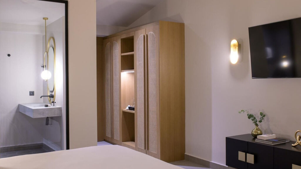 Castello Boutique Suites By The Sea