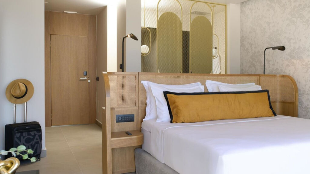 Castello Boutique Suites By The Sea