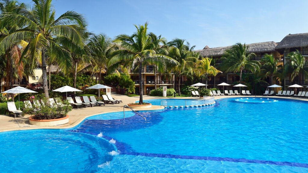 Catalonia Yucatán Beach