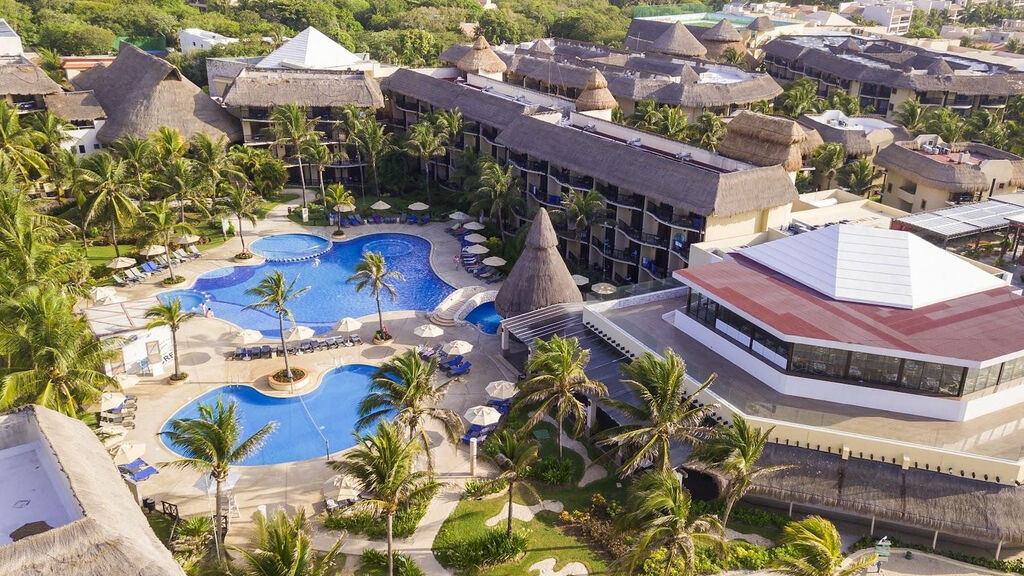 Catalonia Yucatán Beach