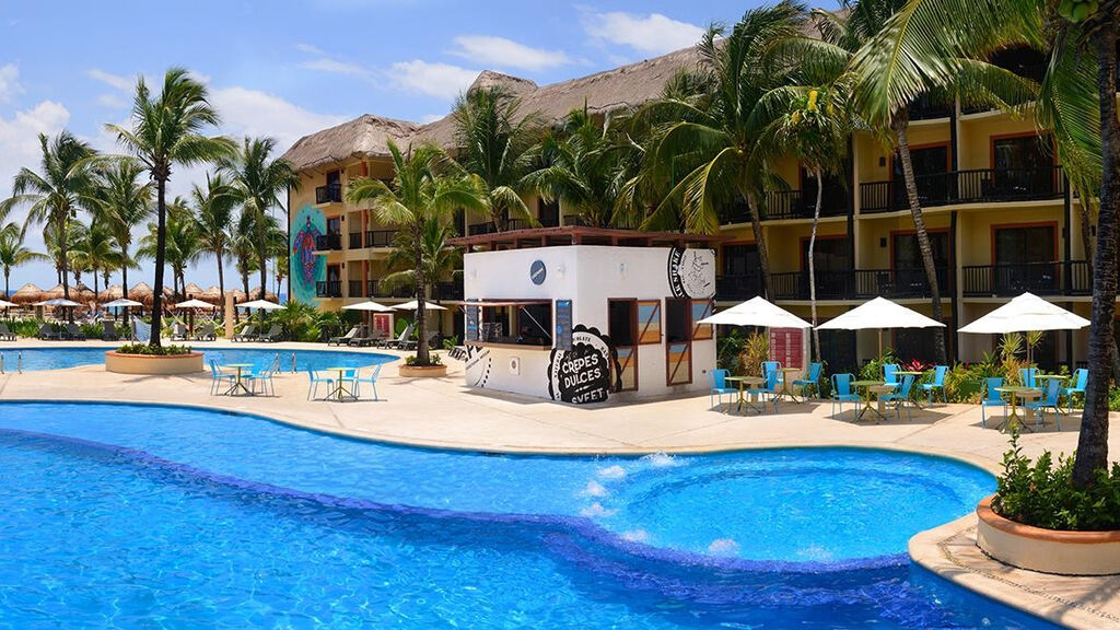 Catalonia Yucatán Beach