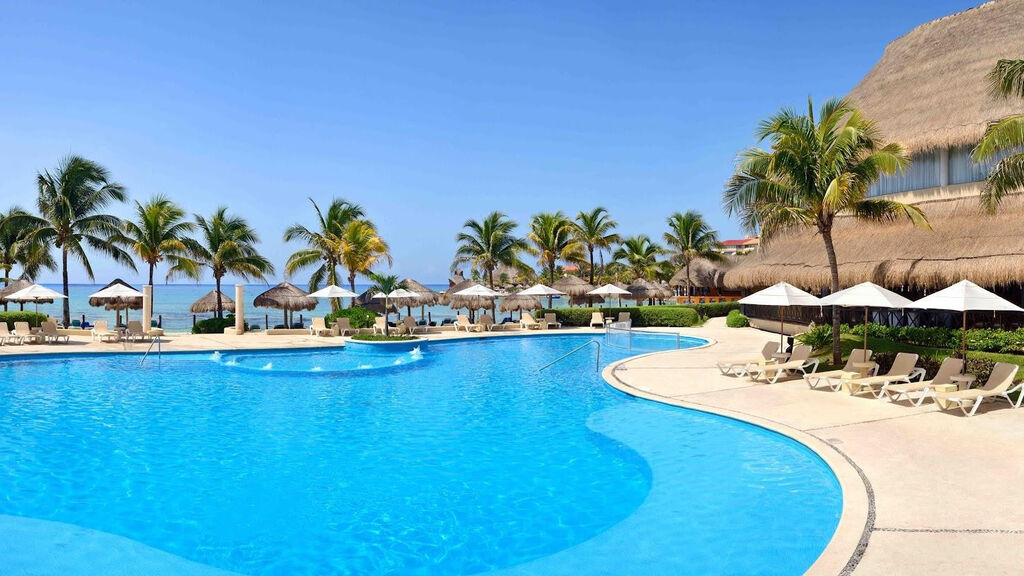 Catalonia Yucatán Beach