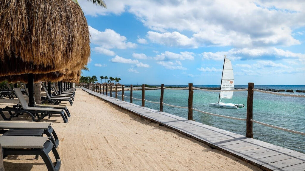 Catalonia Yucatán Beach