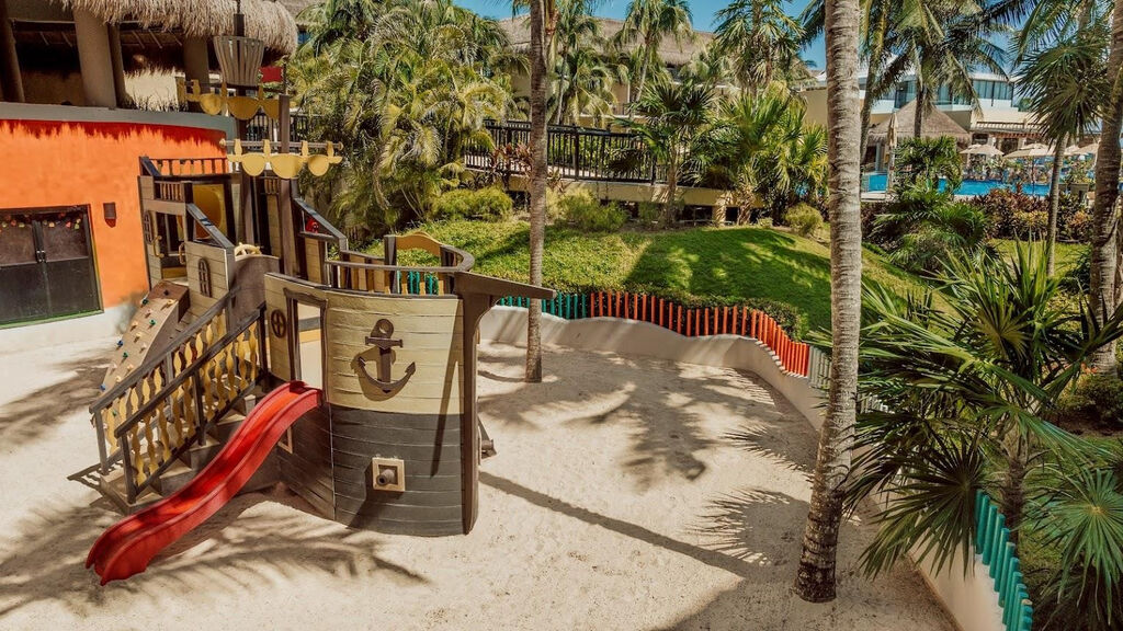 Catalonia Yucatán Beach