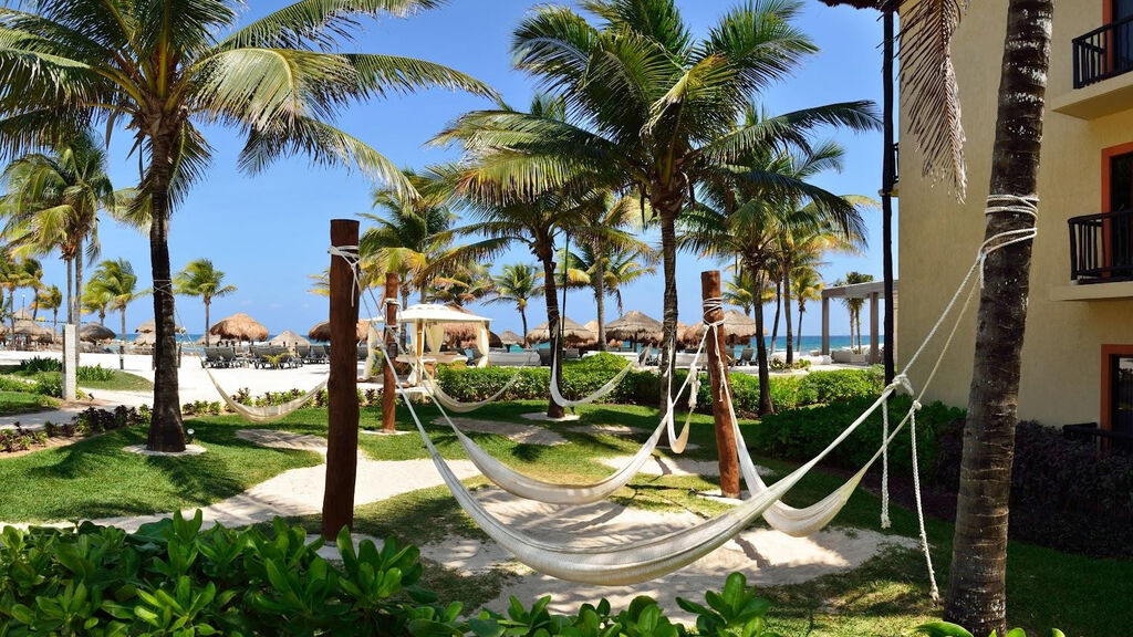 Catalonia Yucatán Beach