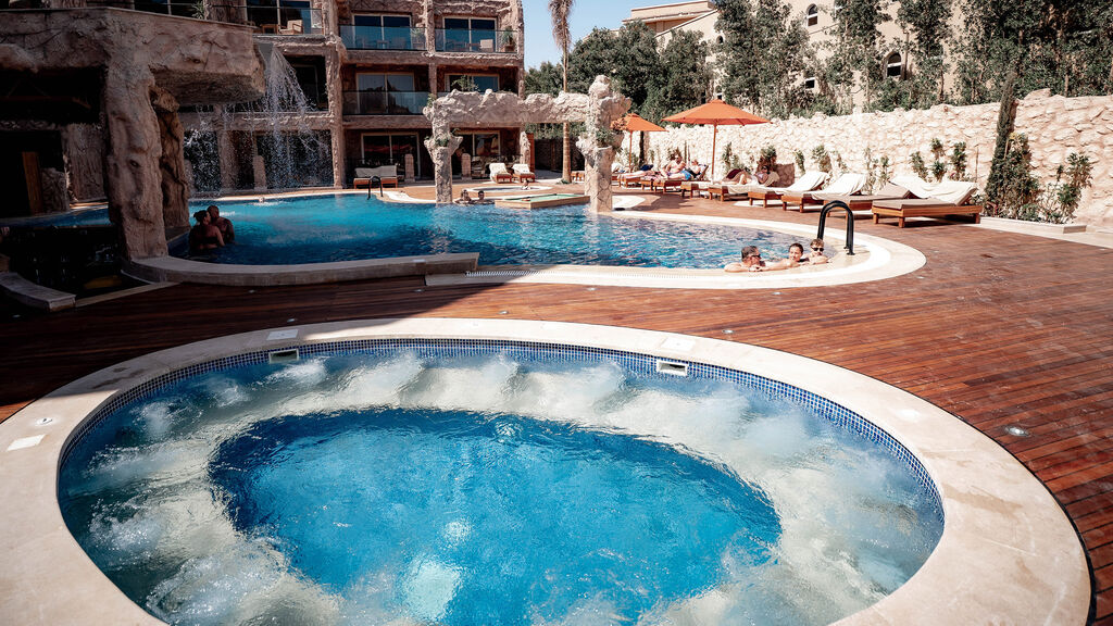 Caves Beach Resort