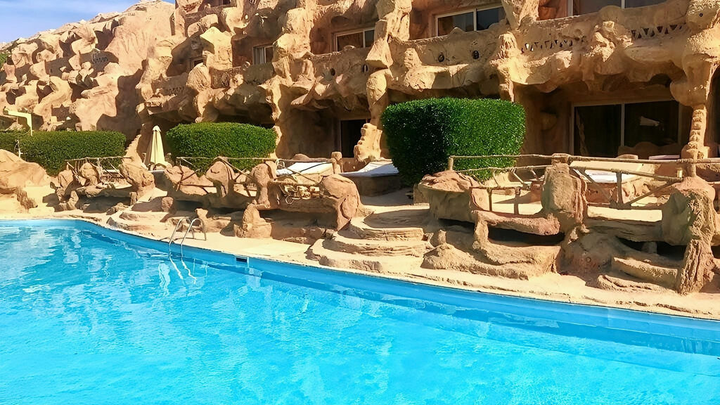Caves Beach Resort