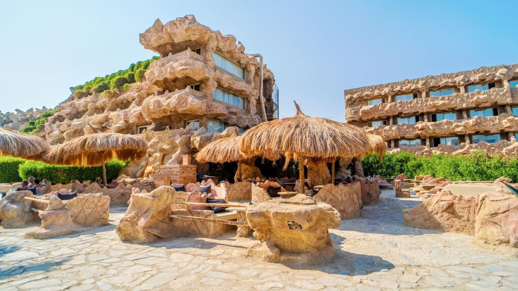 Caves Beach Resort