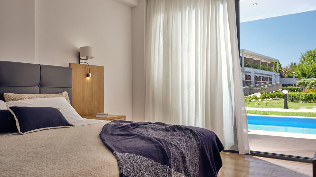 Cavo Orient Beach Hotel & Suites