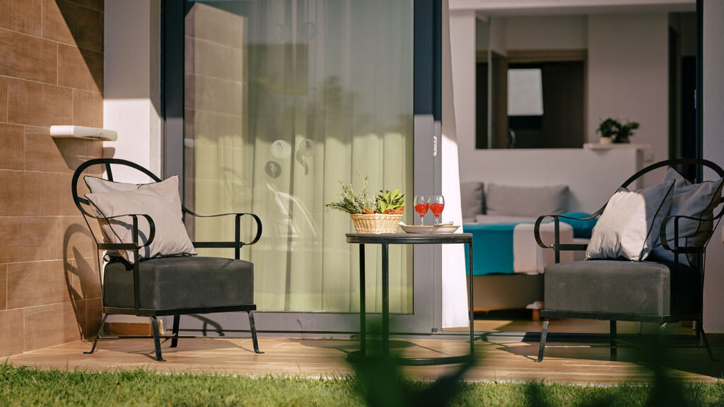 Cavo Orient Beach Hotel & Suites