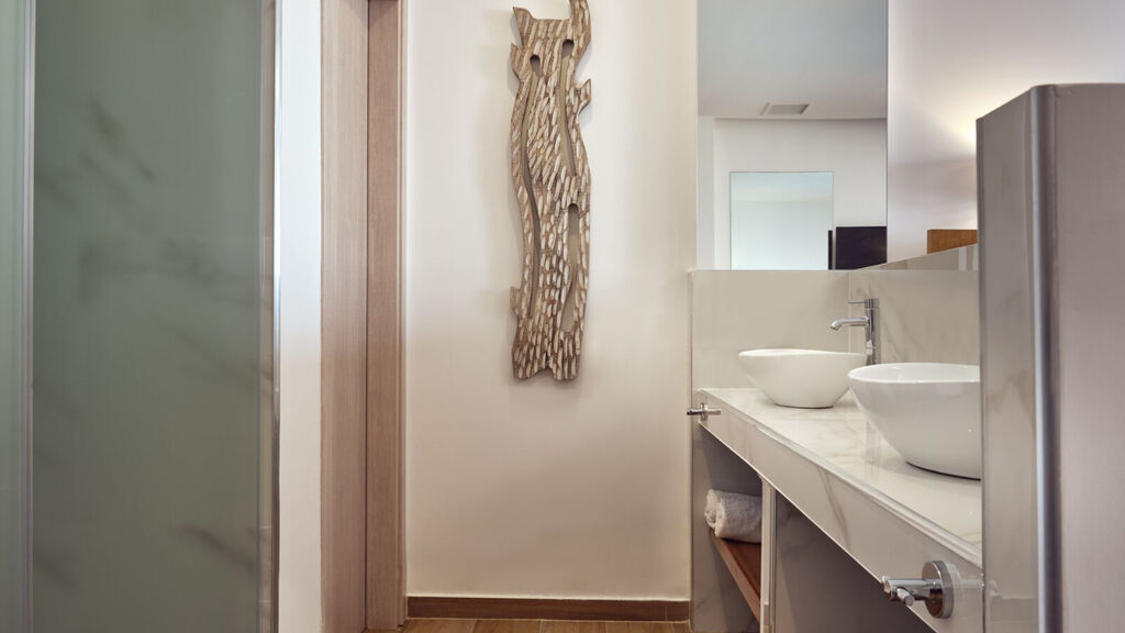 Cavo Orient Beach Hotel & Suites