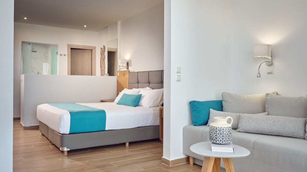 Cavo Orient Beach Hotel & Suites