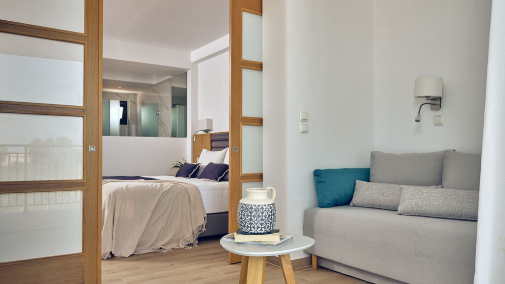 Cavo Orient Beach Hotel & Suites