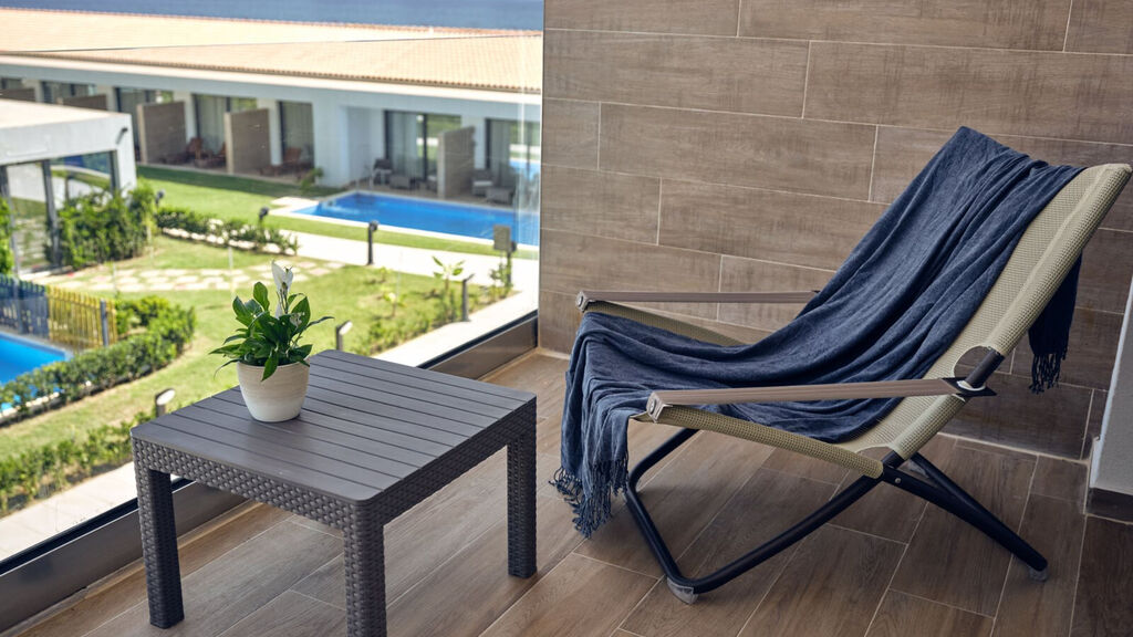 Cavo Orient Beach Hotel & Suites