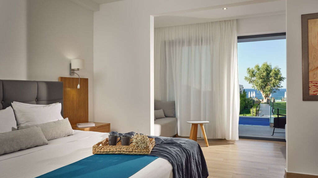 Cavo Orient Beach Hotel & Suites