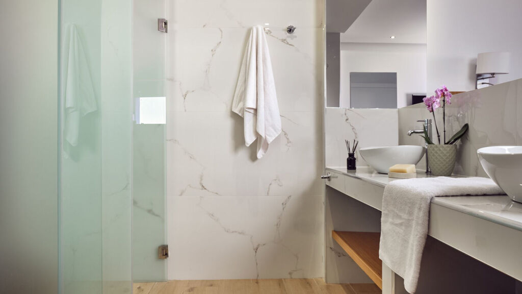 Cavo Orient Beach Hotel & Suites