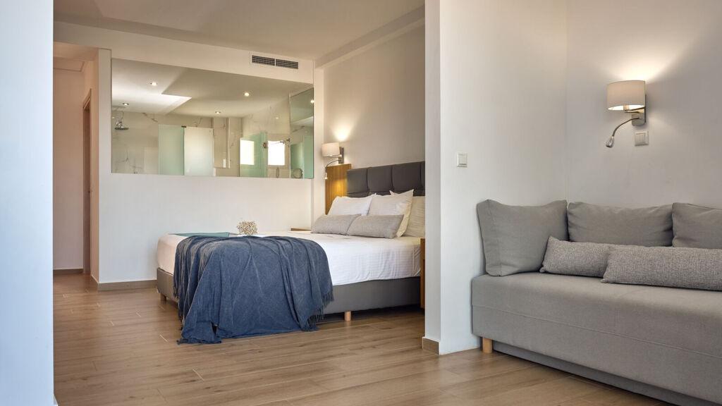 Cavo Orient Beach Hotel & Suites