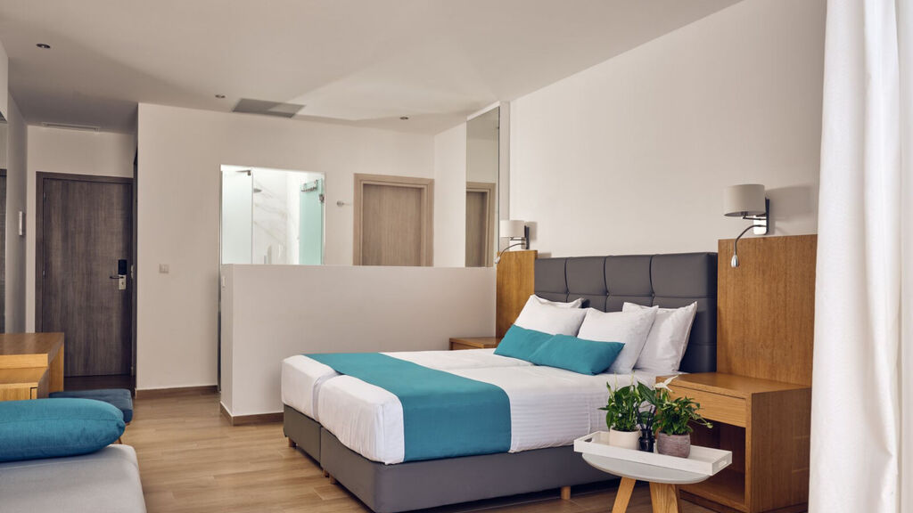 Cavo Orient Beach Hotel & Suites